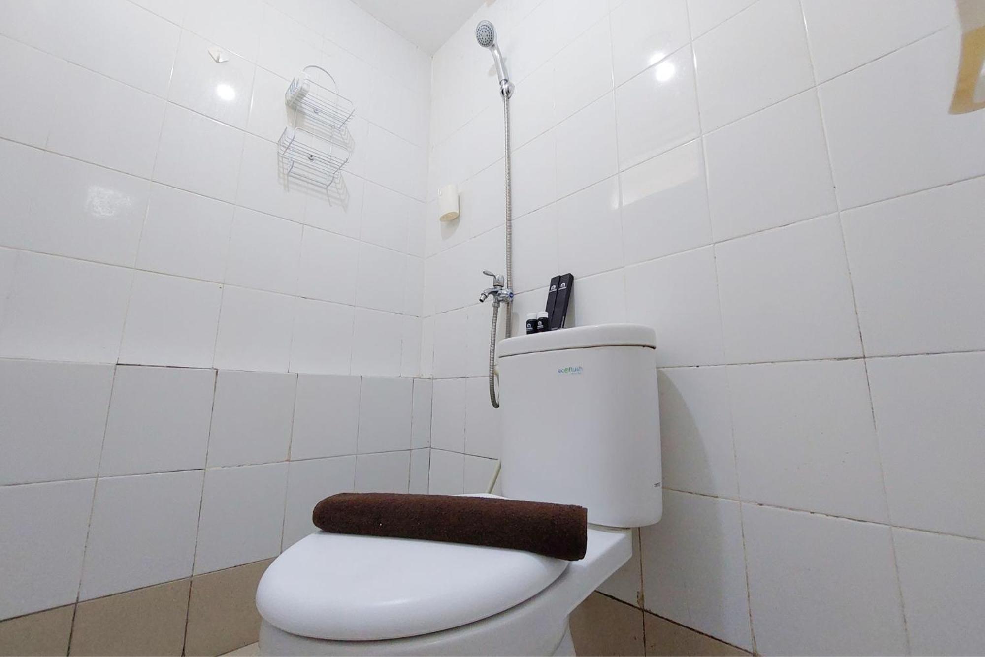 Apartment Comfort And 2br At Bassura By Travelio *